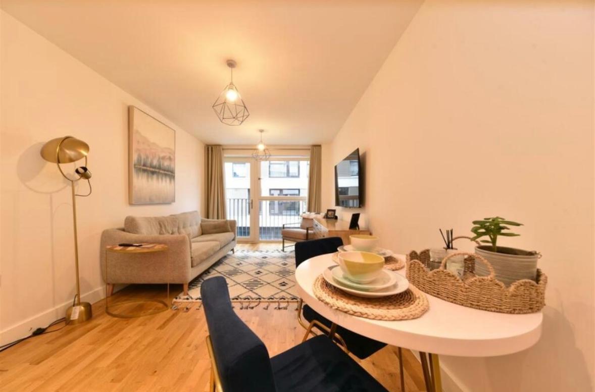 Mulberry House Apartment สตีเวนิจ ภายนอก รูปภาพ